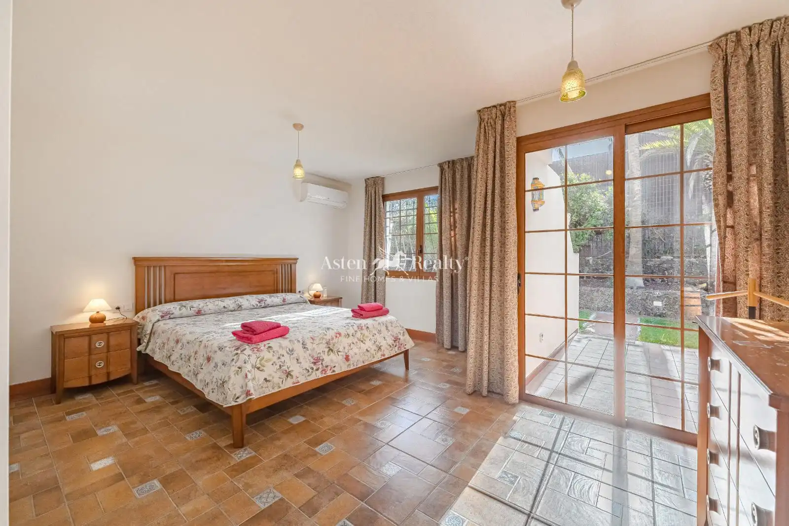 Bedroom of Houses for sale in Adeje  with Air Conditioner, Terrace and Swimming Pool