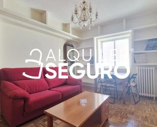 Sala d'estar de Pis de lloguer en  Madrid Capital amb Calefacció i Moblat