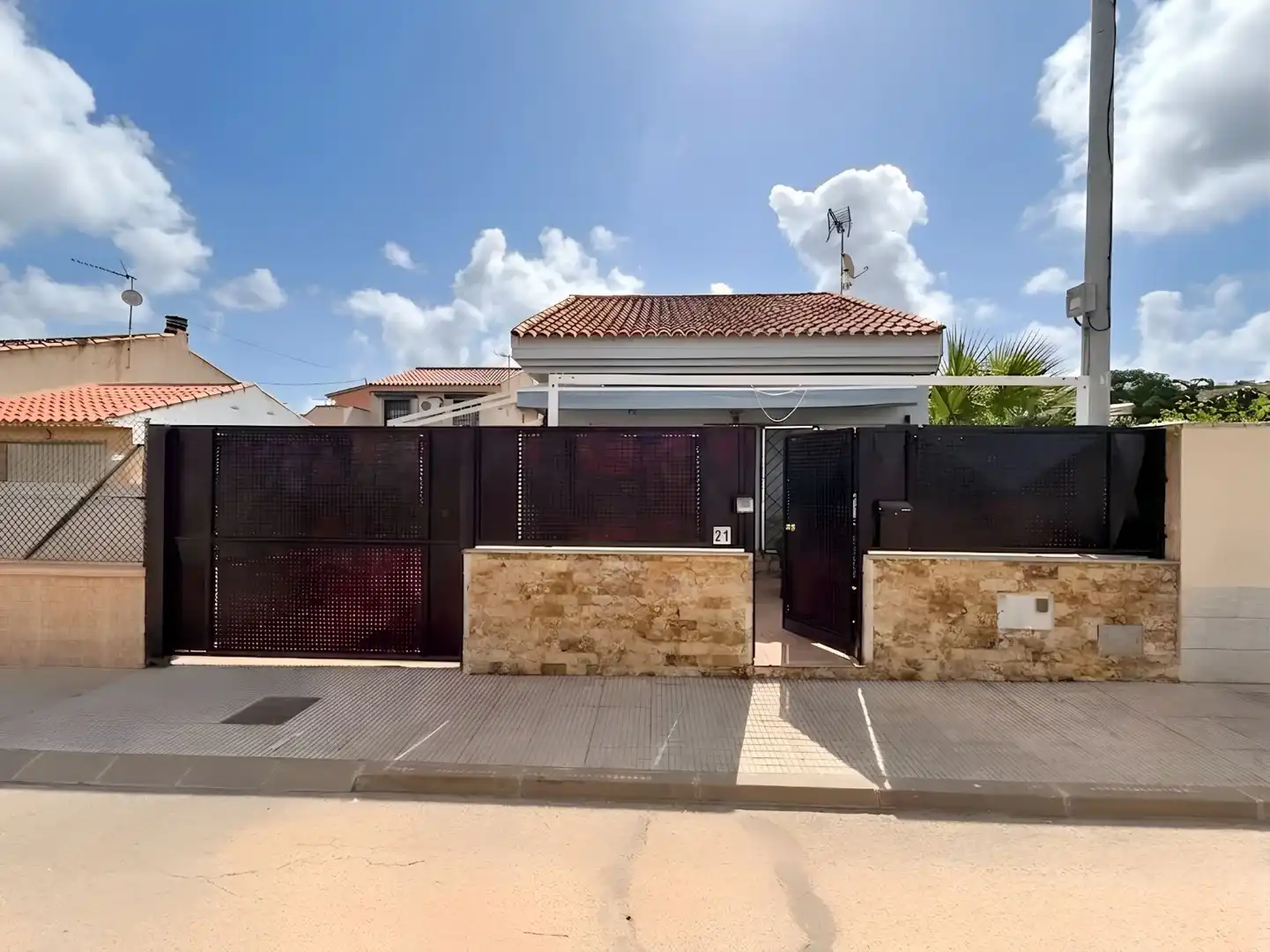 Vista exterior de Casa o xalet en venda en Cartagena amb Aire condicionat, Calefacció i Jardí privat