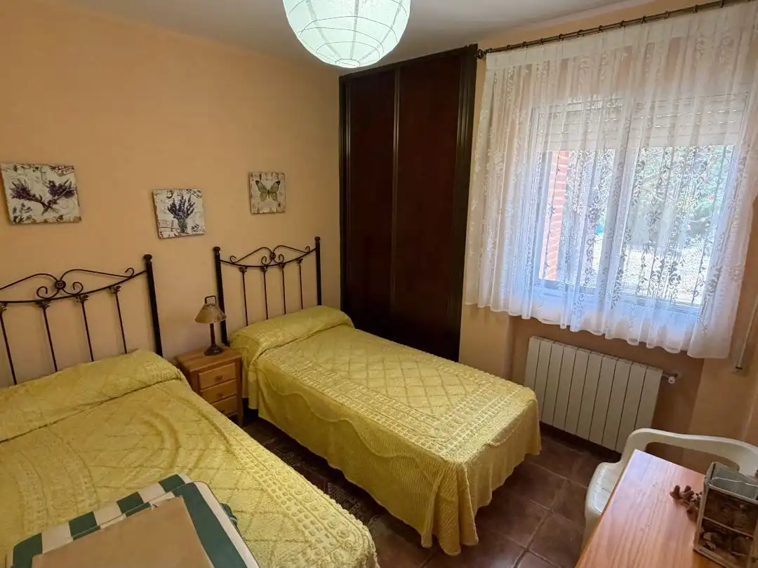 Dormitori de Casa o xalet en venda en Uceda amb Aire condicionat, Calefacció i Jardí privat