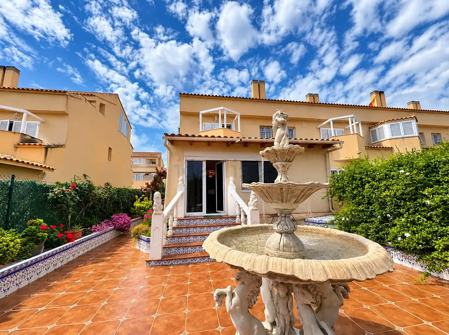 Terraced house with terrace for sale in Calle Versalles 7