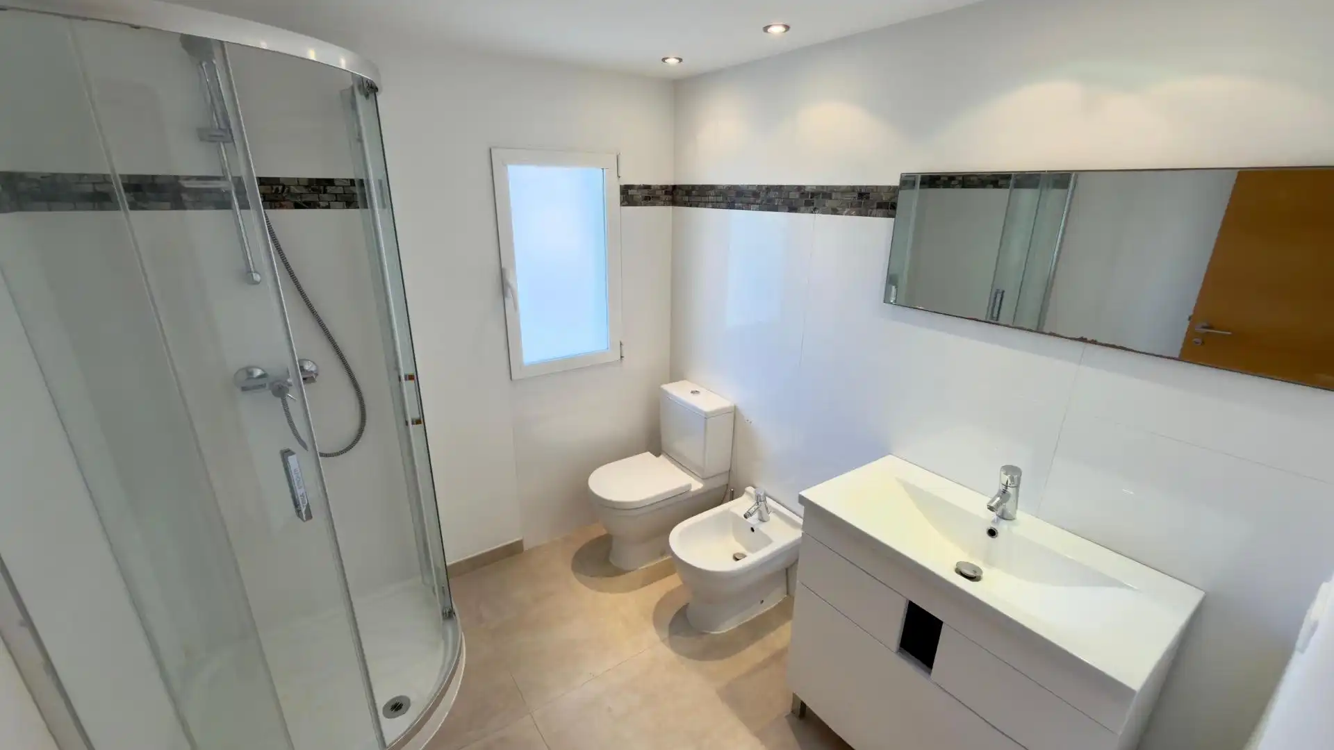 Bathroom of Detached homes for sale in L'Alfàs del Pi  with Air Conditioner, Heating and Terrace