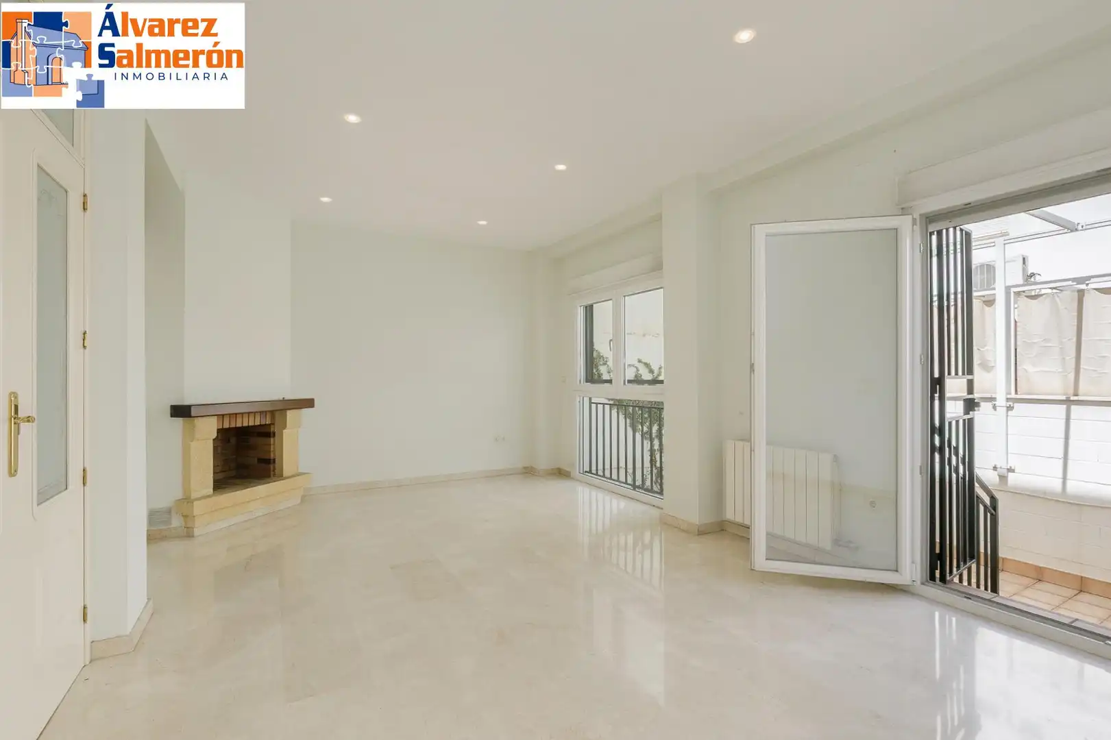 Sala de estar de Casa adosada en venta en Armilla con Calefacción y Terraza