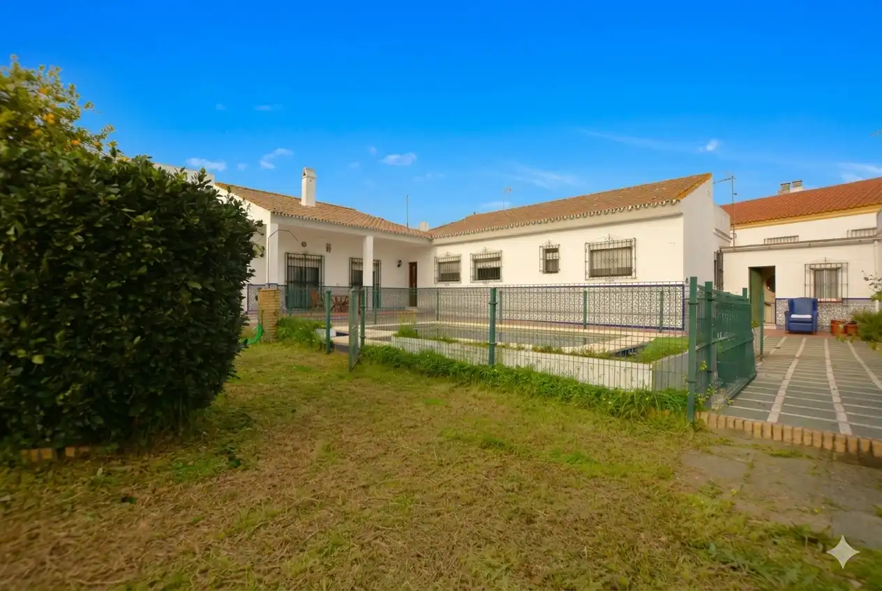 Vista exterior de Casa o chalet en venta en Bormujos con Aire acondicionado, Calefacción y Jardín privado