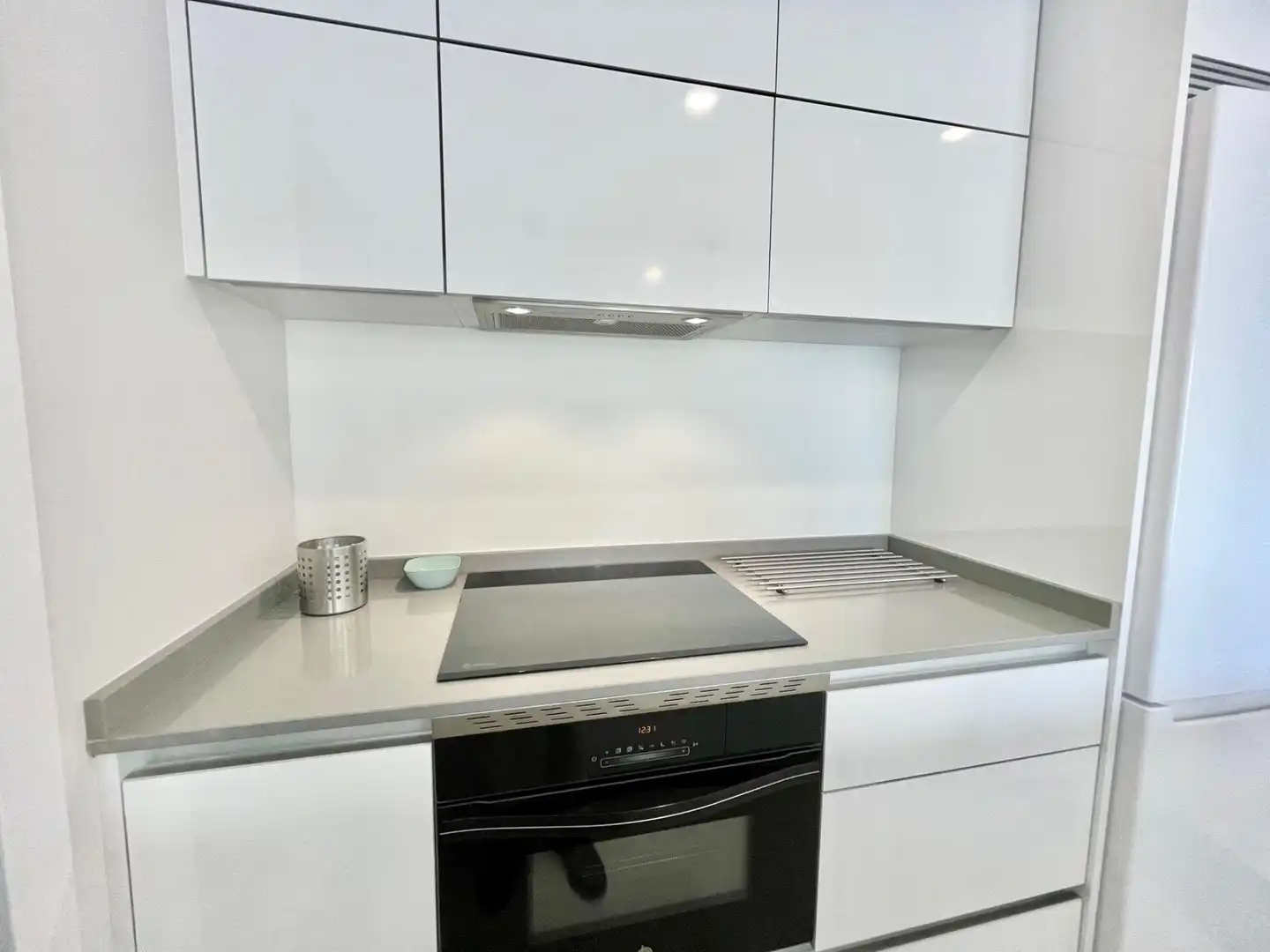 Cuina de Apartament de lloguer en Ayamonte amb Aire condicionat, Calefacció i Jardí privat