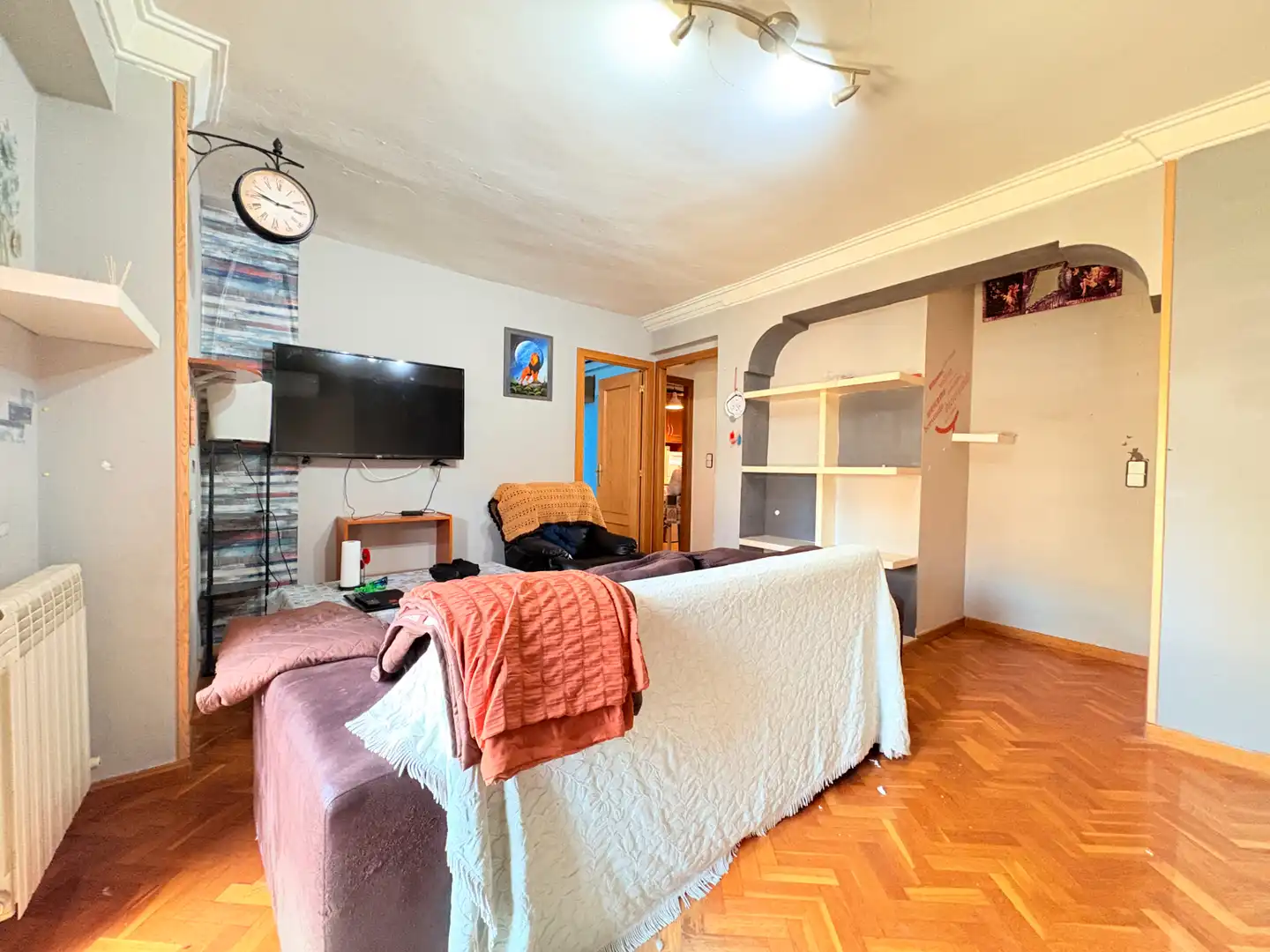 Living room of Flat for sale in Zaragoza  with Air Conditioner, Heating and Furnished