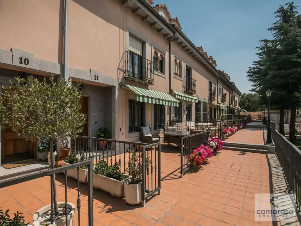 Terraza de Casa o chalet en venta en Ávila con Jardín privado, Piscina y Piscina comunitaria