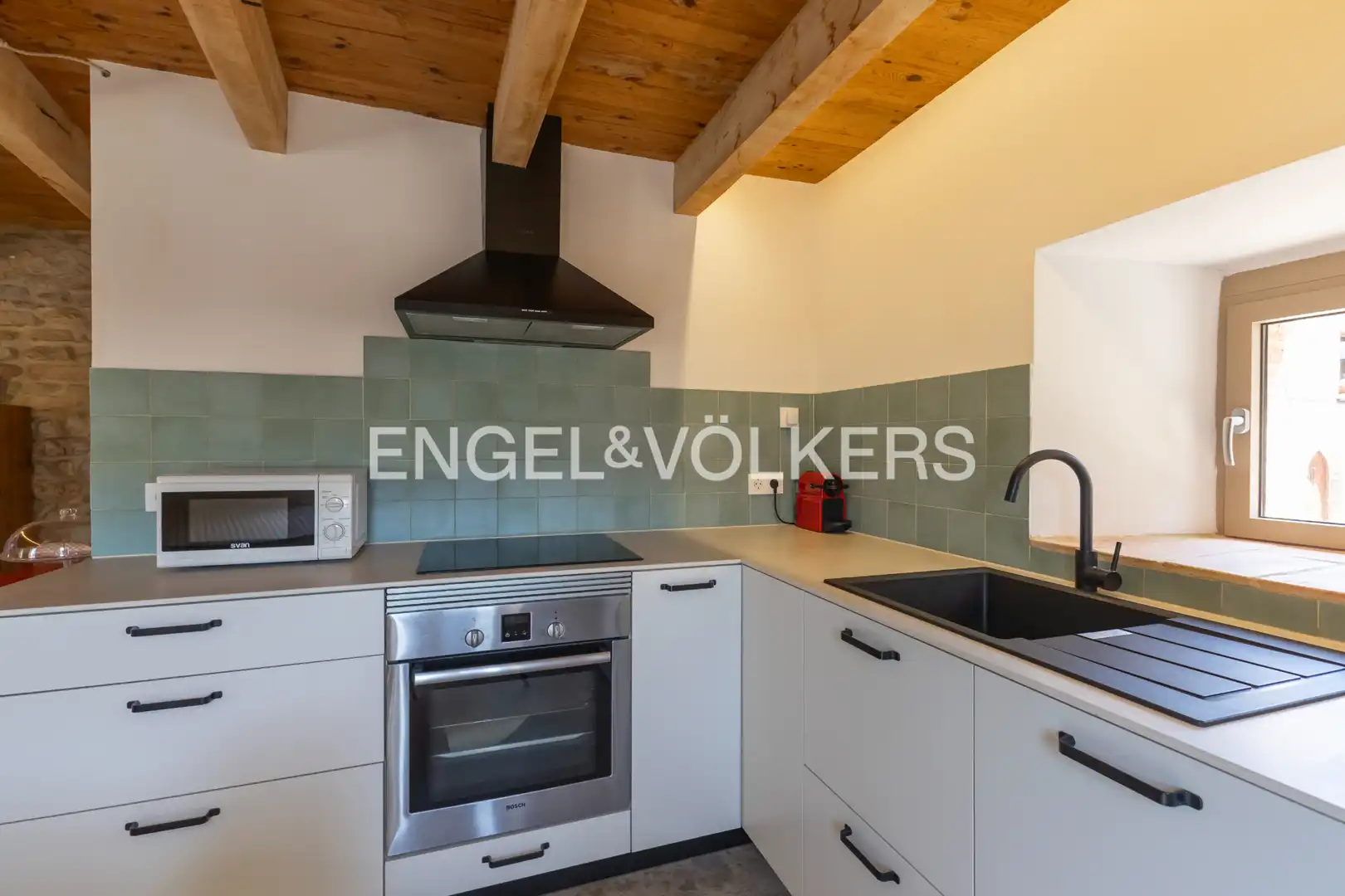 Cuina de Casa o xalet en venda en Bellver de Cerdanya amb Calefacció, Jardí privat i Parquet