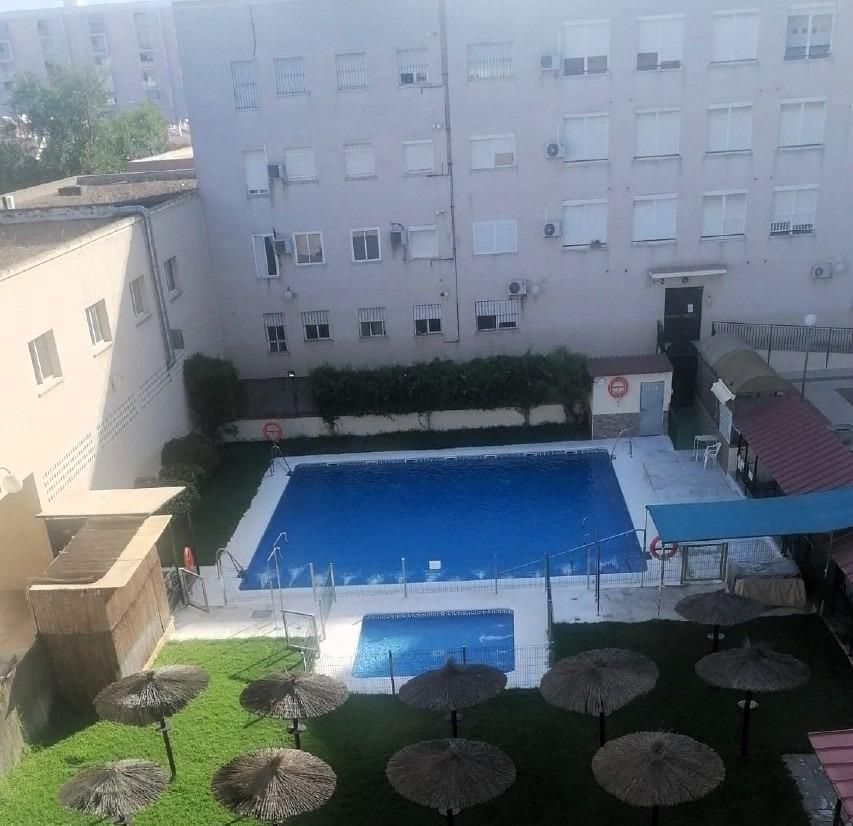 Piscina de Pis en venda en  Sevilla Capital amb Aire condicionat, Terrassa i Piscina comunitària