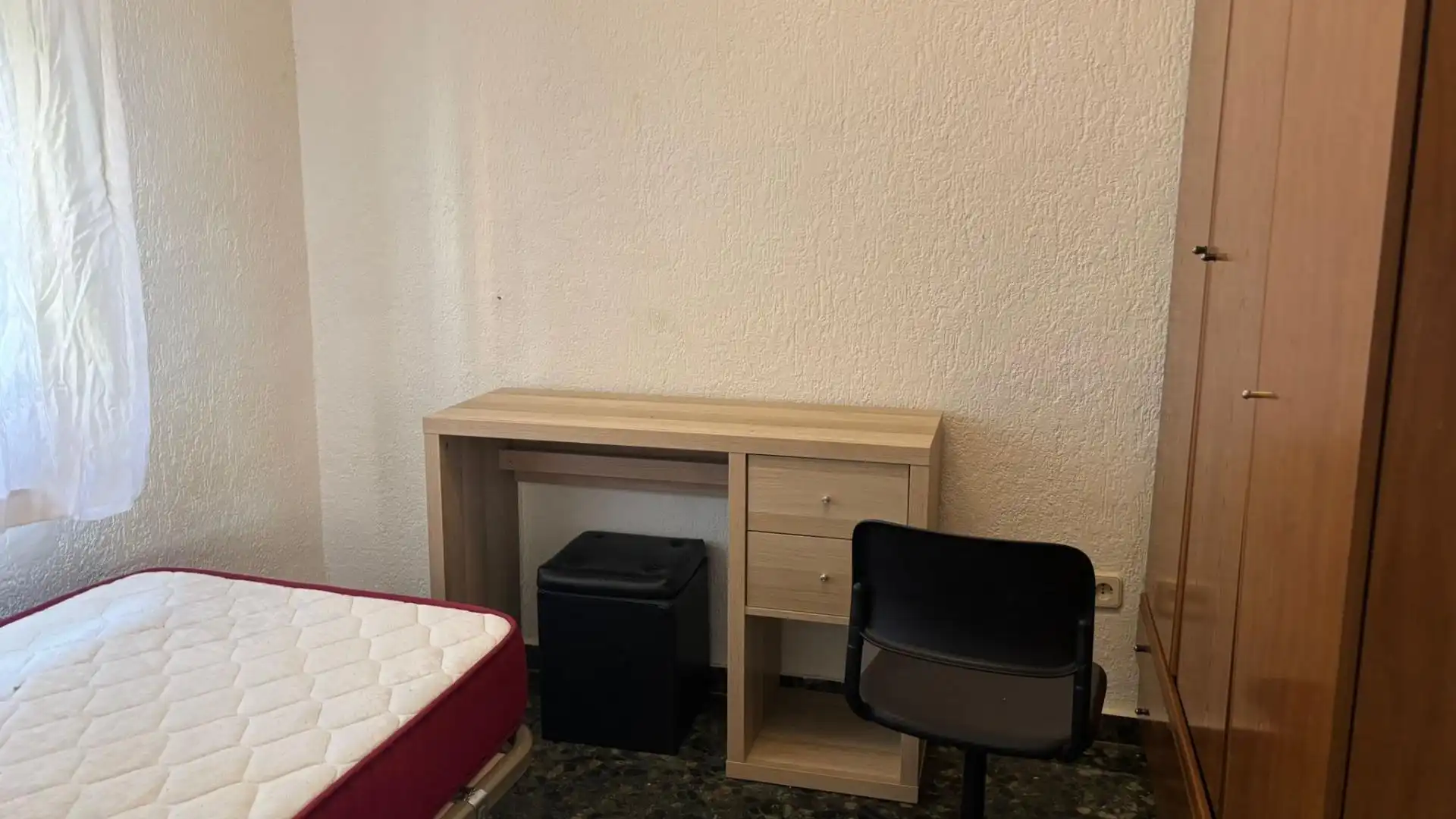Room in Calle LOZOYA, El Plantinar – Avda. La Paz - El Juncal