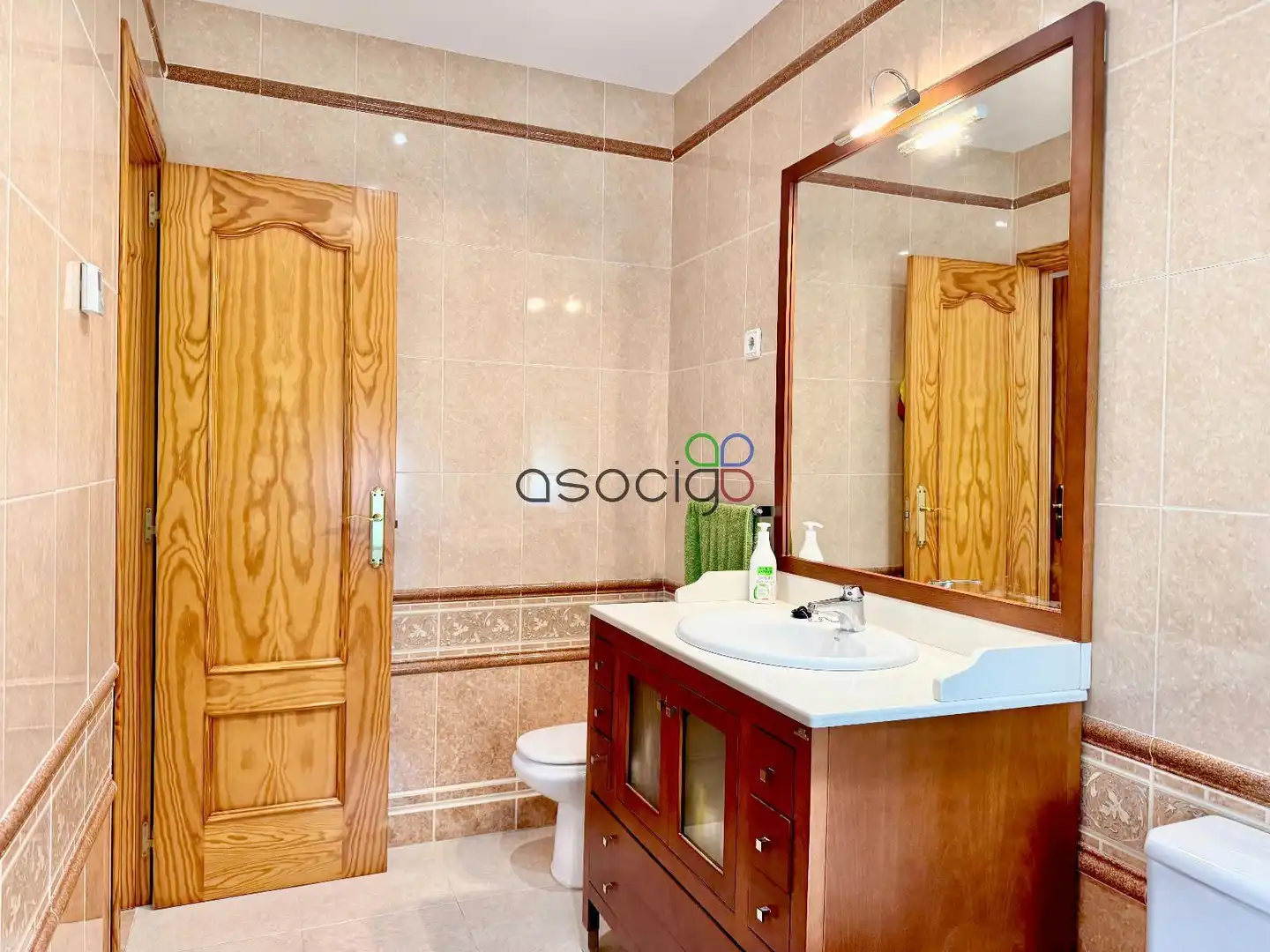 Baño de Casa adosada en venta en Cabanillas del Campo con Aire acondicionado, Calefacción y Jardín privado