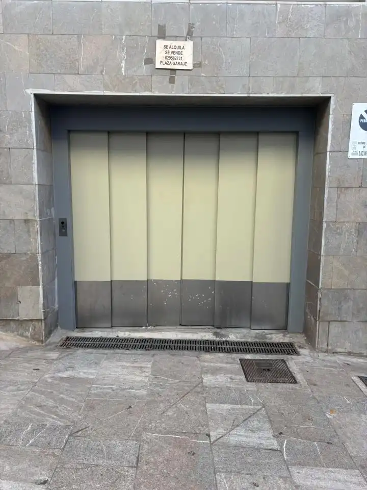 Außenansicht von Garage zur Miete in Málaga