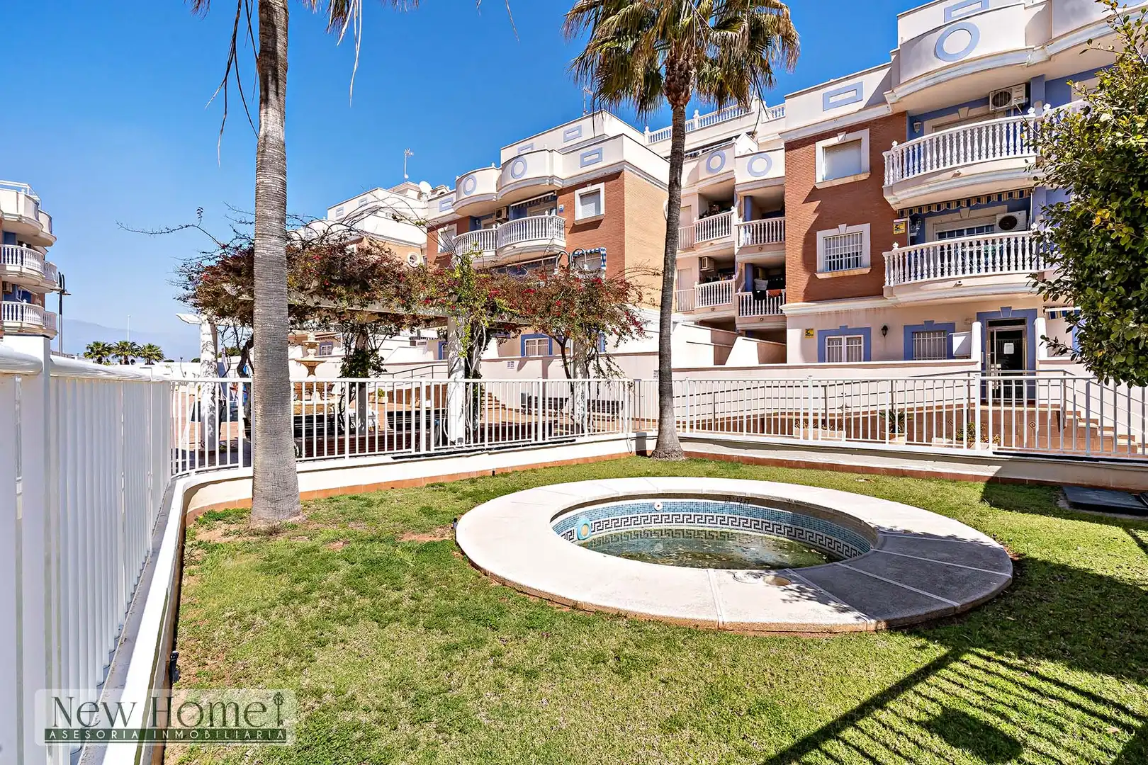 Exterior view of Flat for sale in Roquetas de Mar  with Terrace, Swimming Pool and Furnished