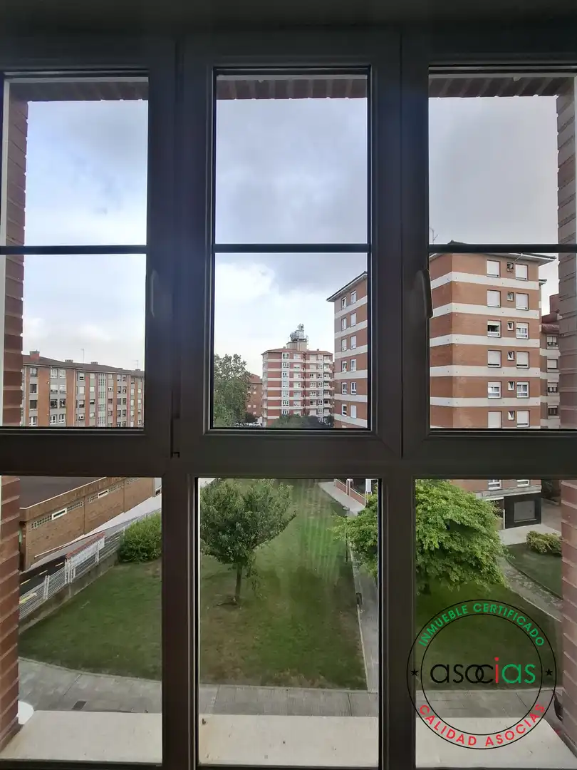 Habitación de Piso en venta en Gijón  con Calefacción, Parquet y Trastero