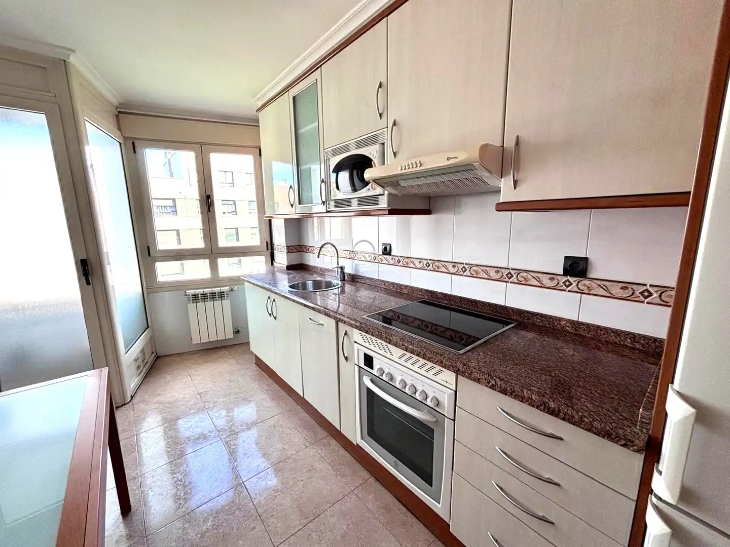 Cocina de Piso en venta en Gijón  con Calefacción, Parquet y Terraza