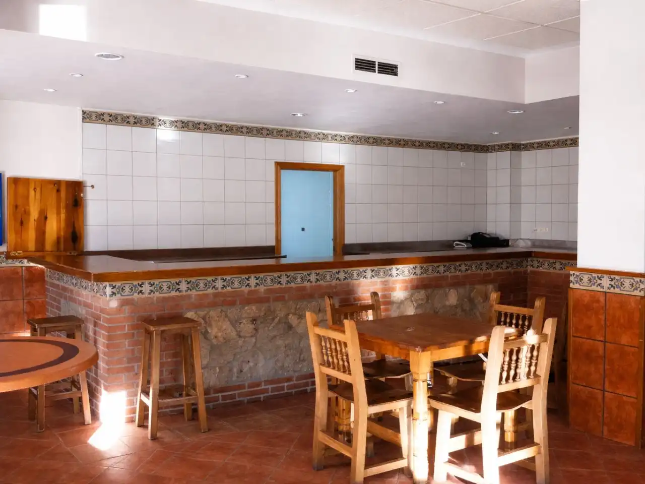 Local de lloguer en Iriépal - Taracena - Valdenoches