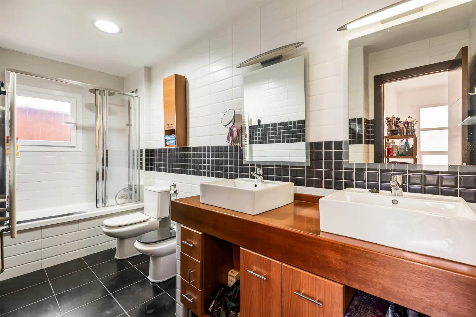 Badezimmer von Wohnung zum Verkauf in Castelldefels mit Klimaanlage, Heizung und Terrasse