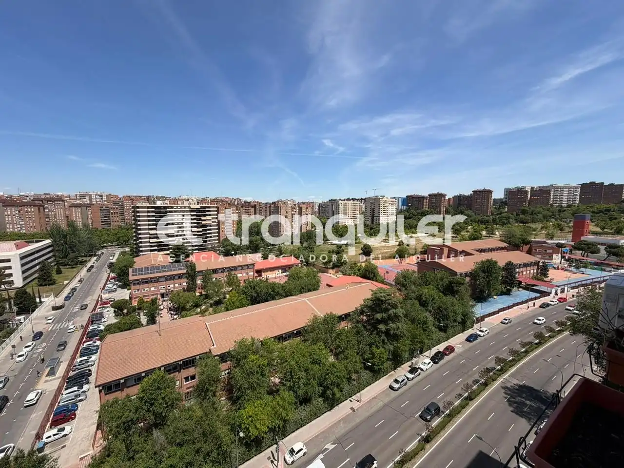 Vista exterior de Pis de lloguer en Madrid amb Terrassa, Moblat i Rentadora