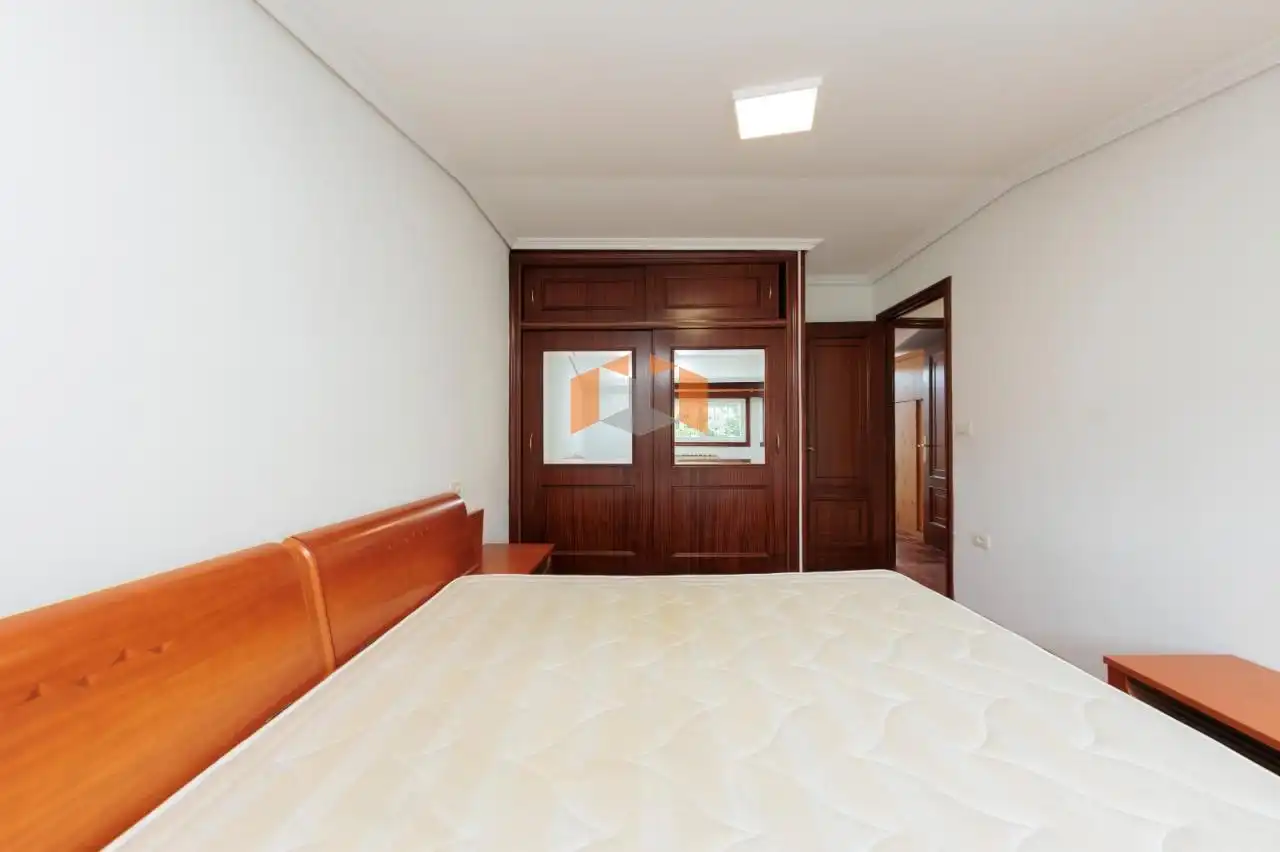 Bedroom of Houses for sale in Vigo   with Heating, Private garden and Parquet flooring