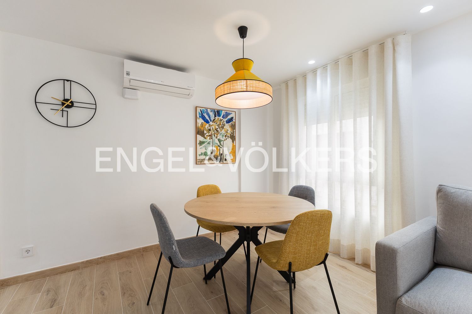 Menjador de Pis de lloguer en  Valencia Capital amb Aire condicionat, Calefacció i Moblat