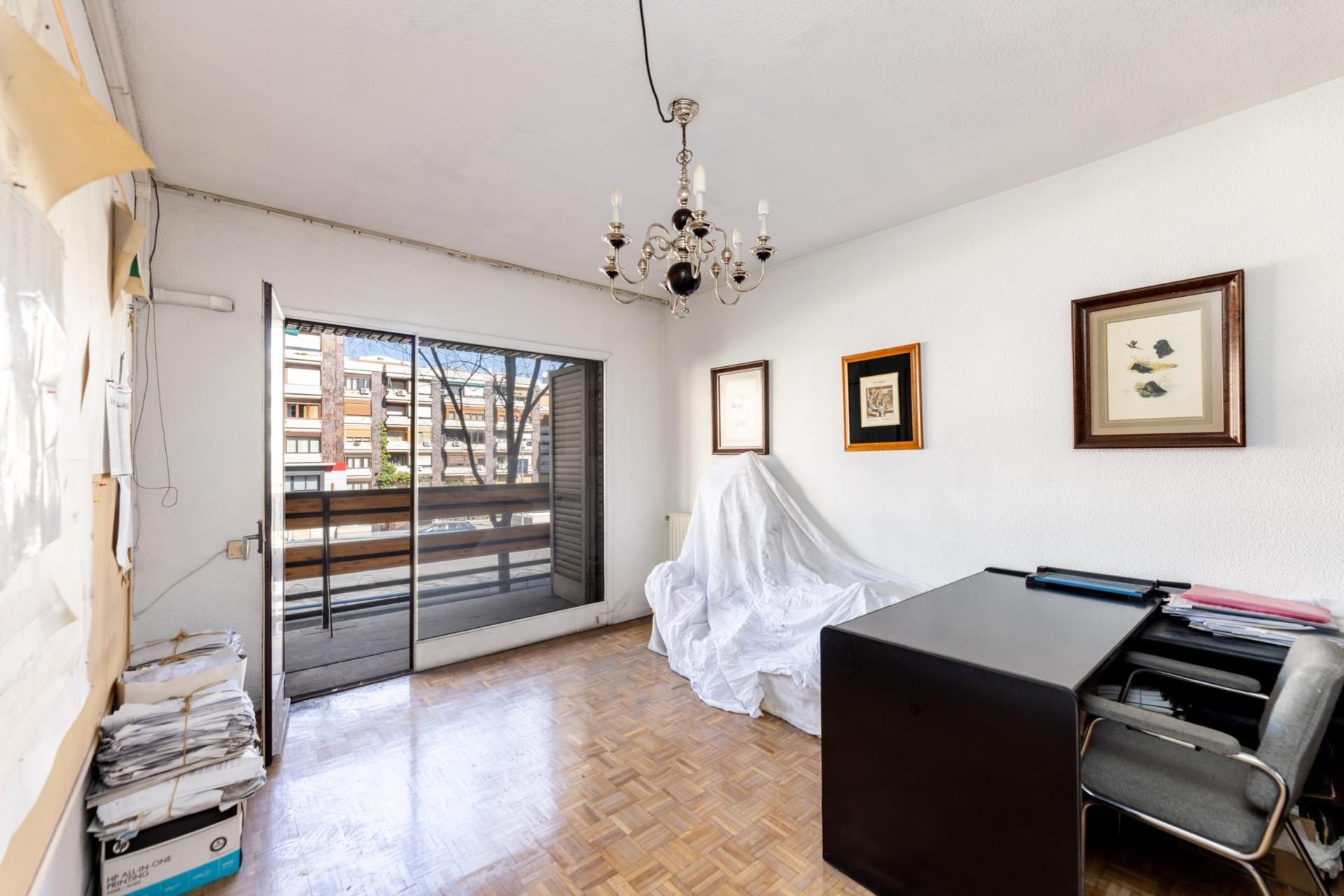 Dormitori de Pis en venda en  Madrid Capital amb Aire condicionat, Parquet i Terrassa