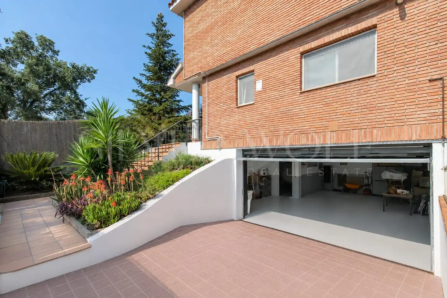 Vista exterior de Casa adosada en venda en Sant Quirze del Vallès amb Calefacció, Jardí privat i Parquet