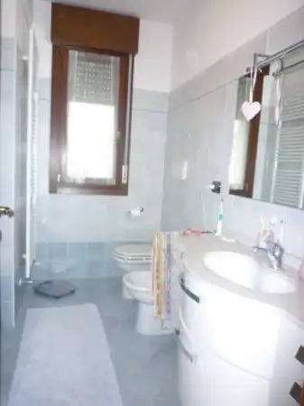 Bathroom of Flat for sale in Lleida