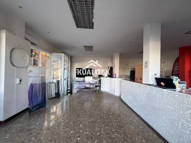 Local comercial en Venta en  Reyes Catolicos  en Jardines de Alhaurín - Huerta Alta - Fuensanguínea