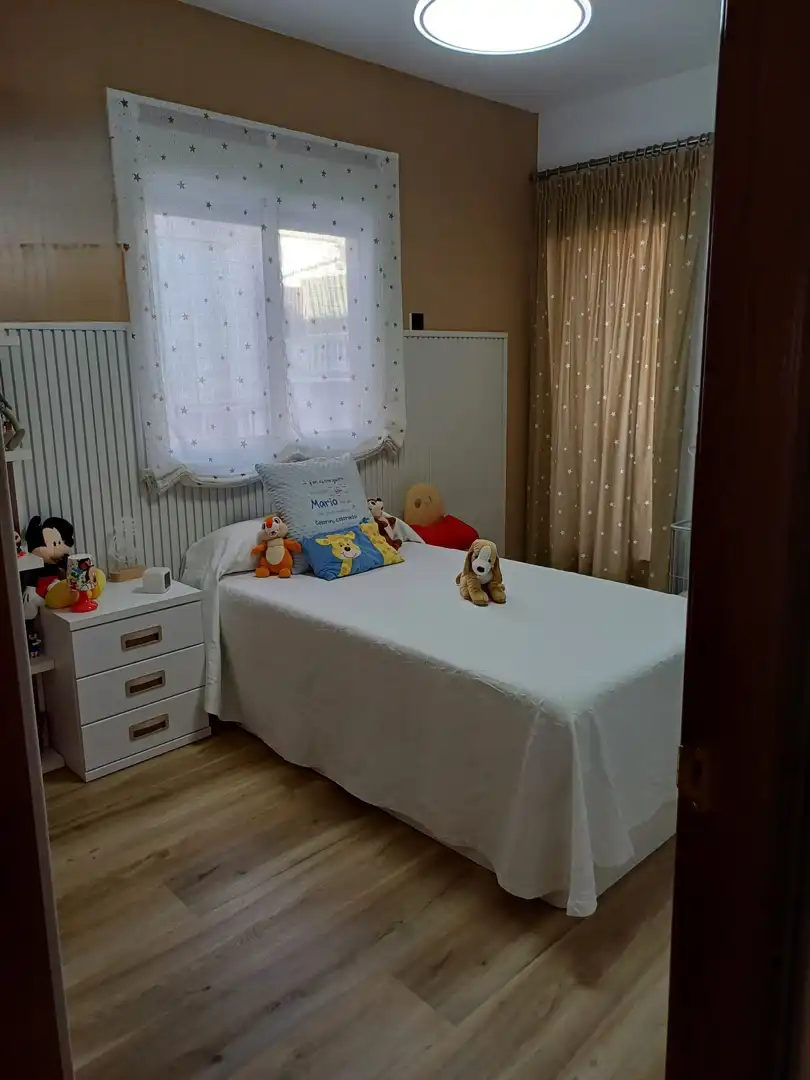 Bedroom of Flat for sale in Úbeda  with Air Conditioner, Heating and Oven