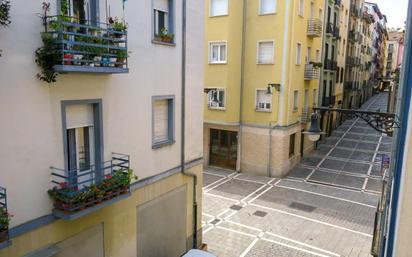 Vista exterior de Pis en venda en  Pamplona / Iruña amb Balcó