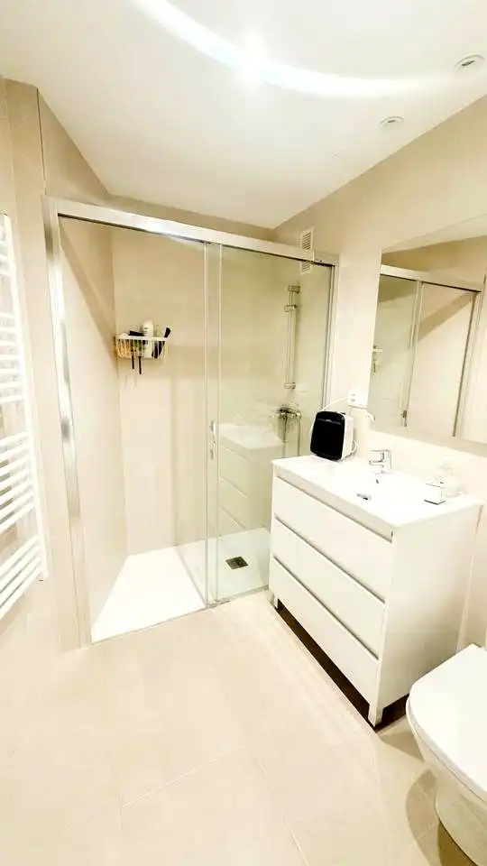 Bany de Apartament en venda en  Logroño amb Aire condicionat, Calefacció i Terrassa