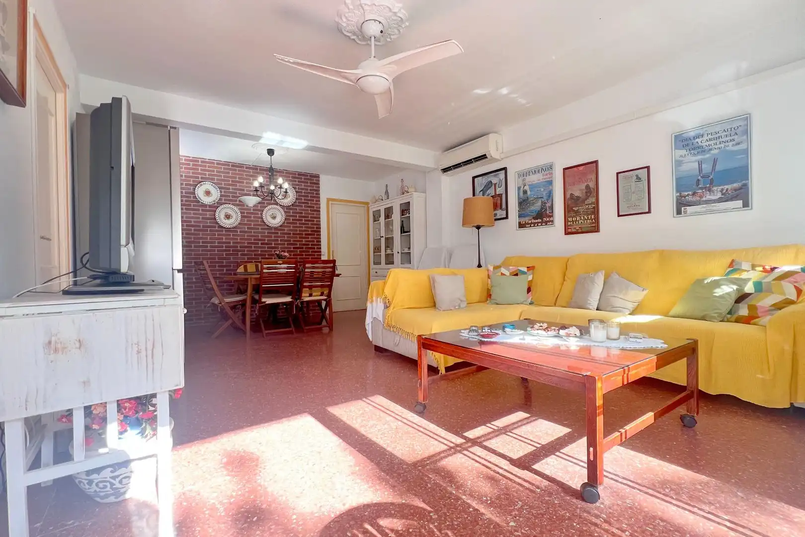 Piso en venta en Calle CIUDAD DE PORCUNA, La Carihuela - Los Nidos