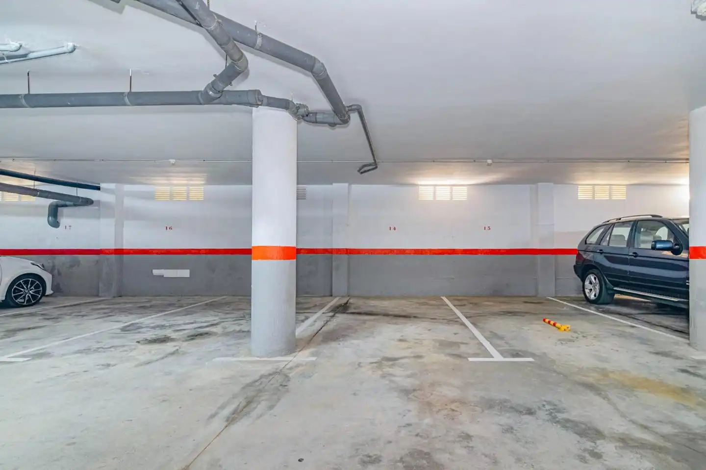 Parking de Piso en venta en Motril con Terraza y Piscina comunitaria