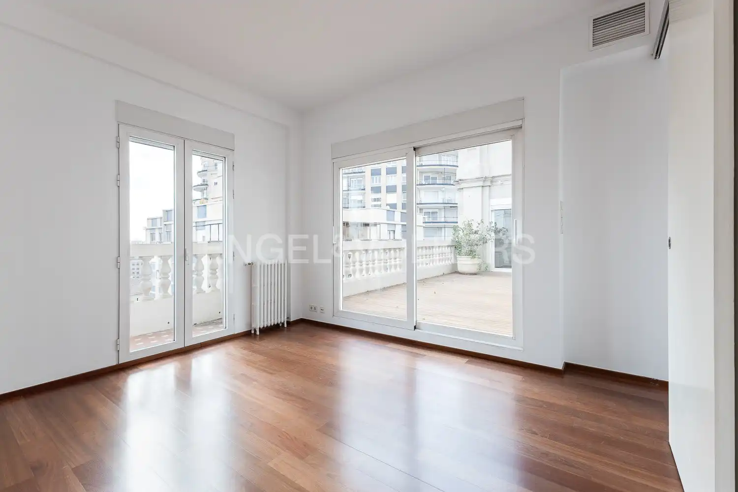 Habitación de Ático en venta en Valencia con Aire acondicionado, Calefacción y Parquet