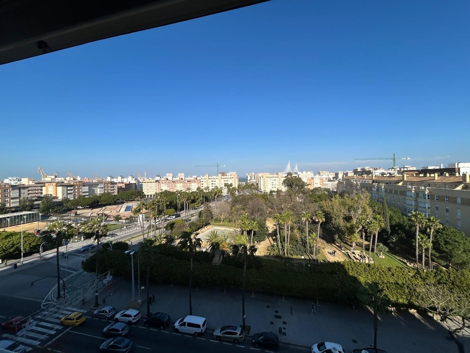 Vista exterior de Pis en venda en  Cádiz Capital amb Calefacció, Terrassa i Balcó