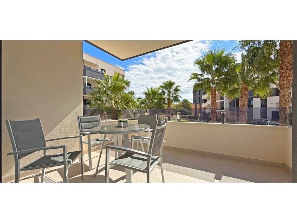 Terrassa de Apartament en venda en Orihuela amb Aire condicionat, Jardí privat i Moblat