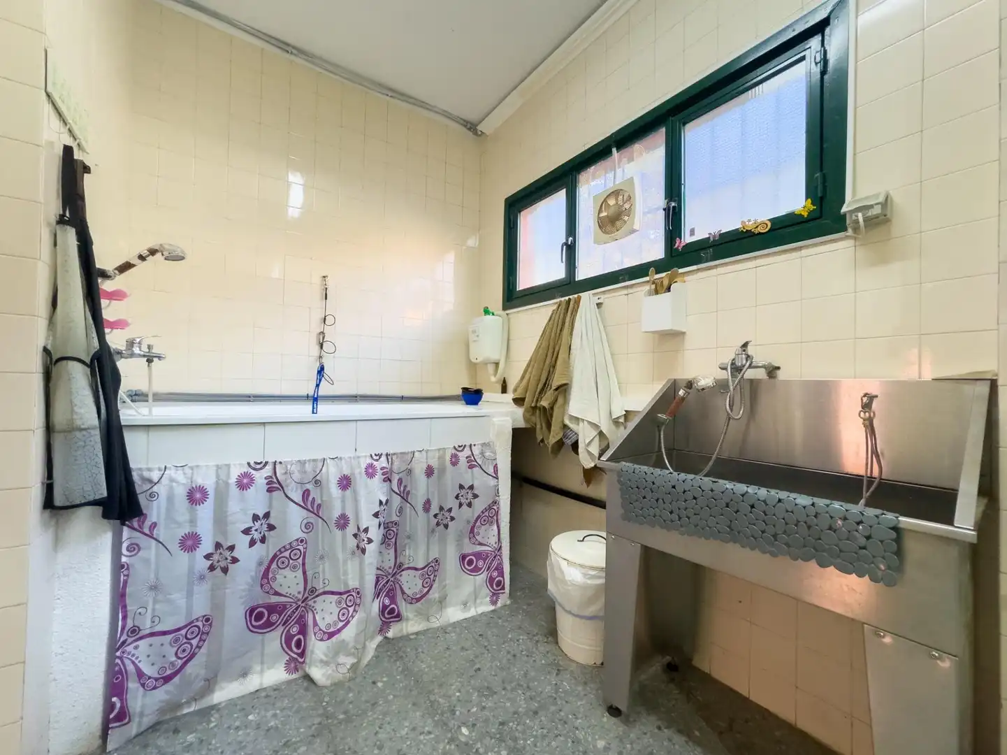 Baño de Local de alquiler en Santa Cruz de Tenerife con Aire acondicionado y Amueblado
