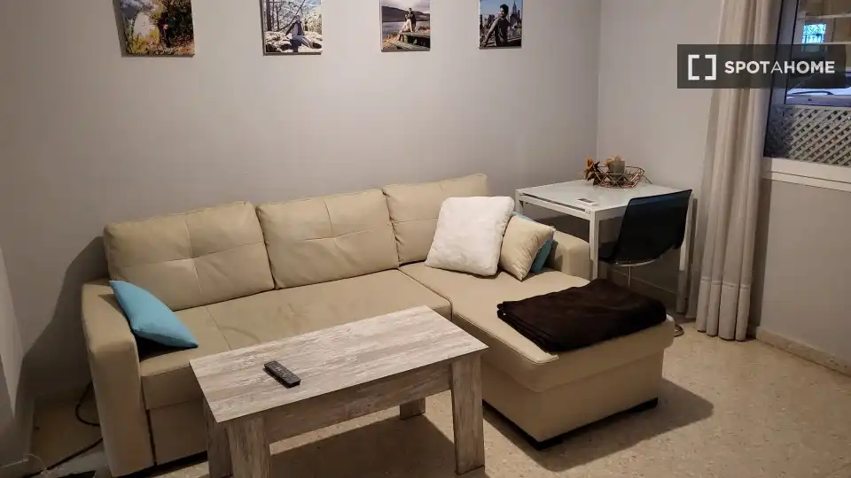 Habitació a La Calzada - La Florida