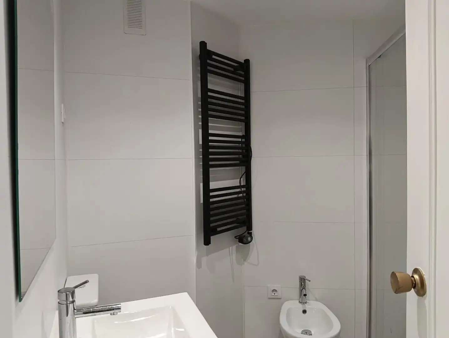 Bathroom of Flat for sale in San Lorenzo de El Escorial  with Heating