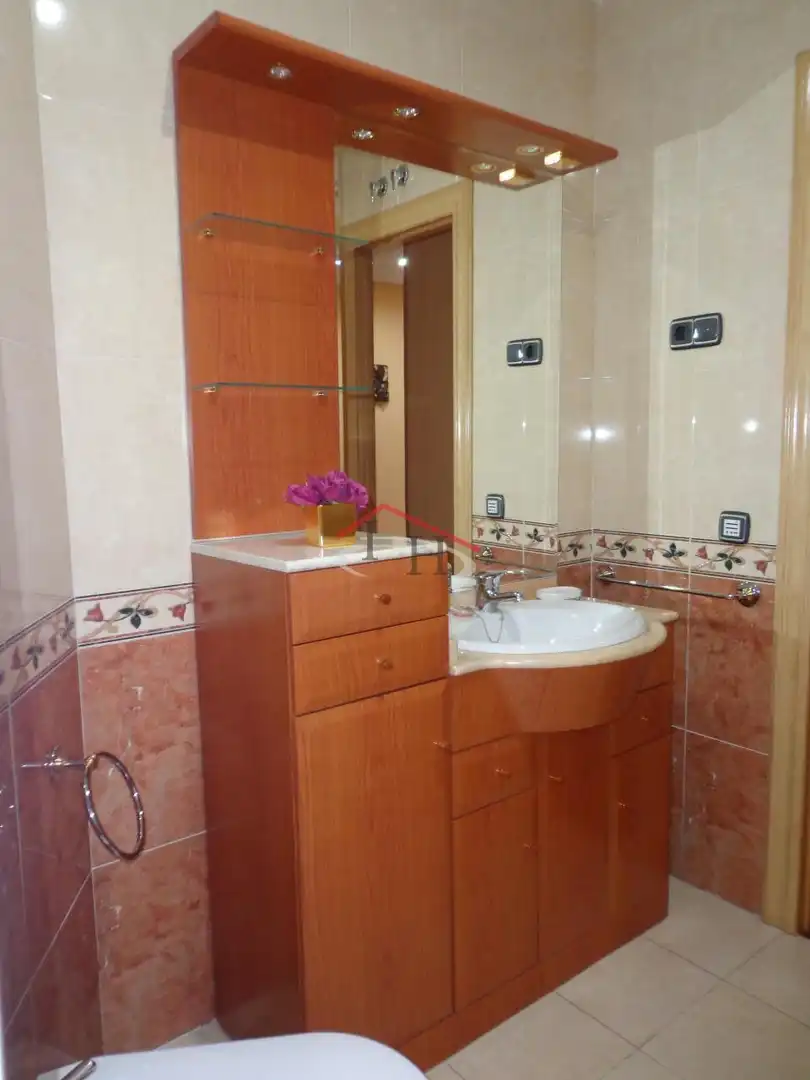 Badezimmer von Wohnung zur Miete in León Capital  mit Heizung, Parkett und Terrasse