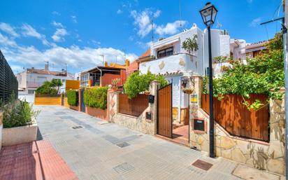 Vista exterior de Casa adosada en venda en Coín amb Aire condicionat, Terrassa i Balcó