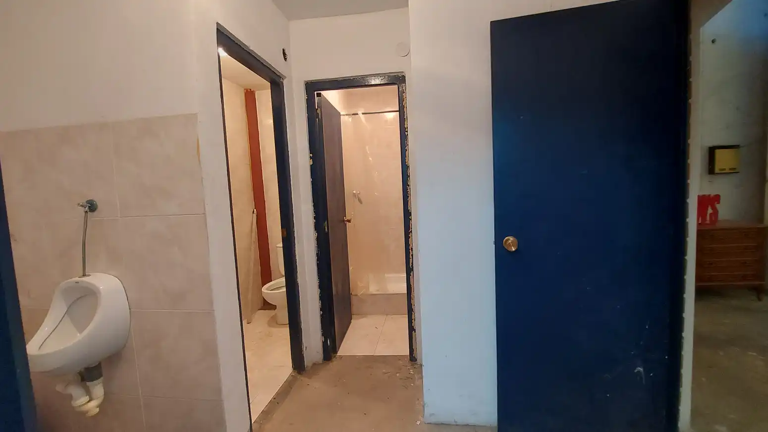 Badezimmer von Fabrikhallen zur Miete in  Logroño