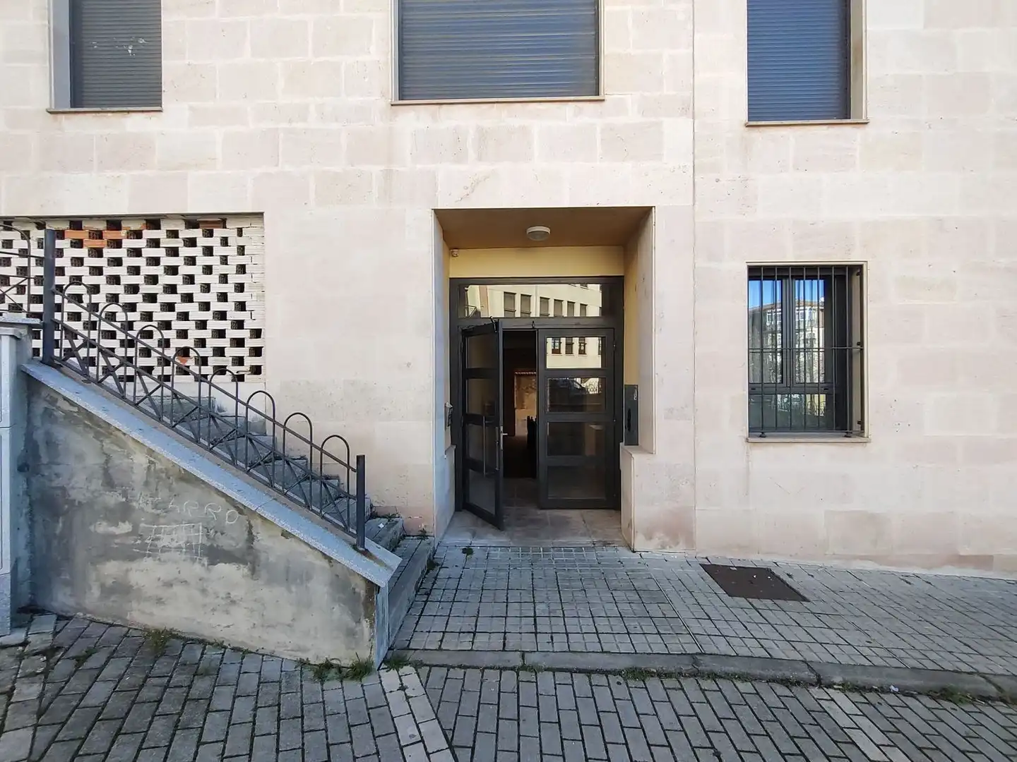 Business premises for sale in Santa Isabel 11, imagen 2