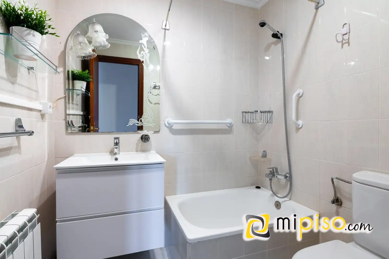 Baño de Piso en venta en Arnuero con Calefacción, Terraza y Amueblado