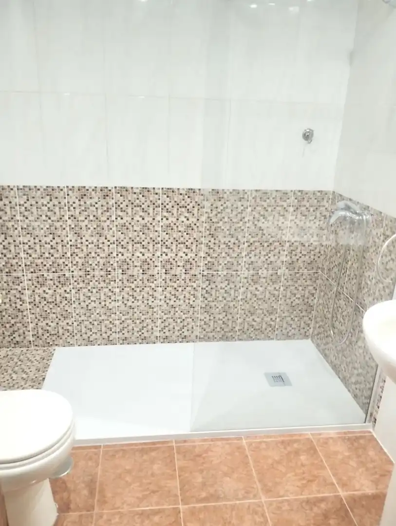 Badezimmer von Wohnung zum Verkauf in Málaga mit Klimaanlage, Privatgarten und Terrasse