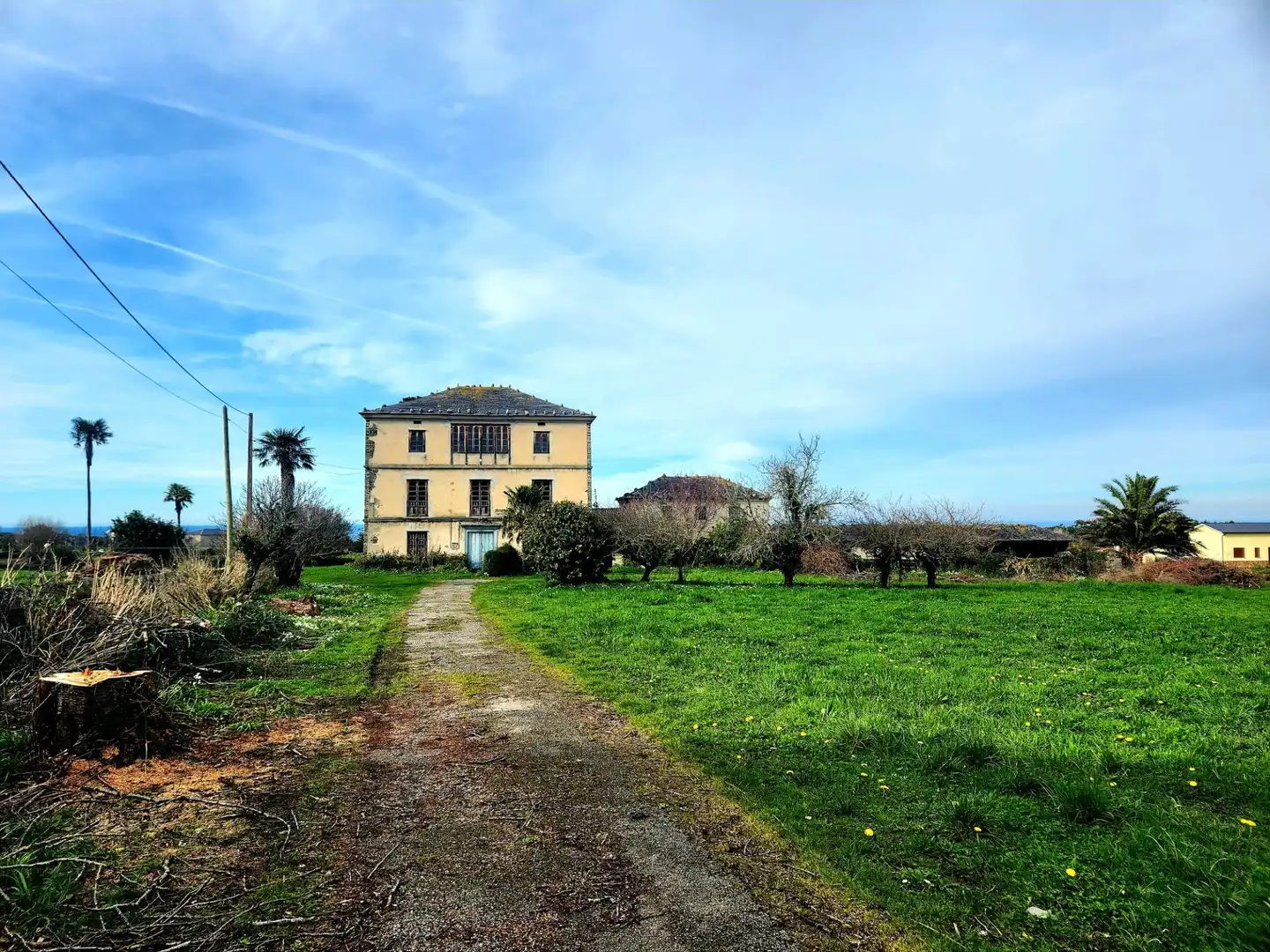Außenansicht von Country house zum Verkauf in Coaña mit Privatgarten, Abstellraum und Balkon