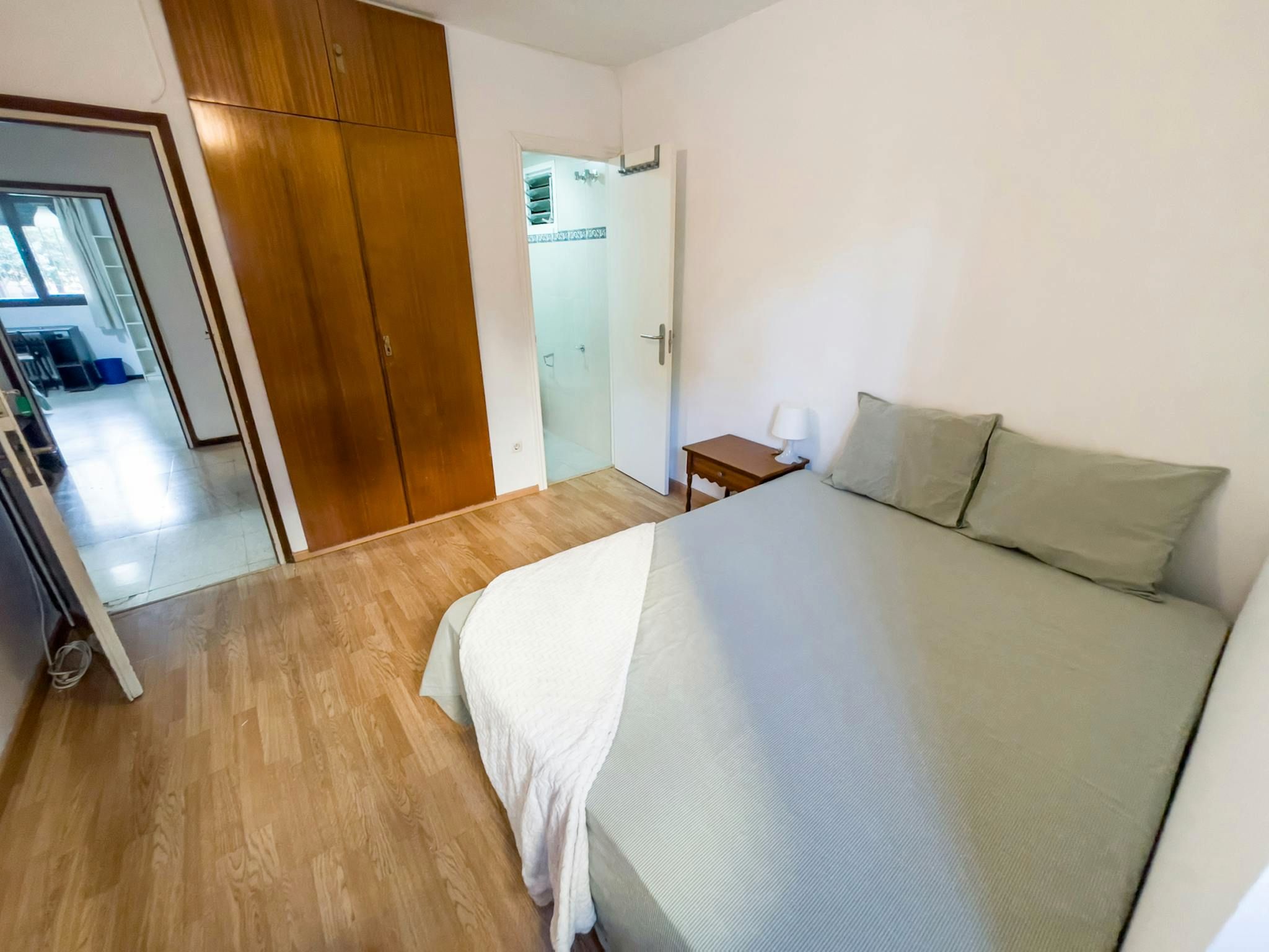 Bedroom of Flat to share in  Sevilla Capital  with Air Conditioner, Furnished and Washing machine