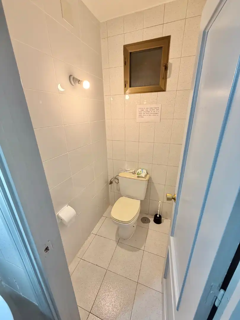 Baño de Local en venta en Madrid con Aire acondicionado y Calefacción