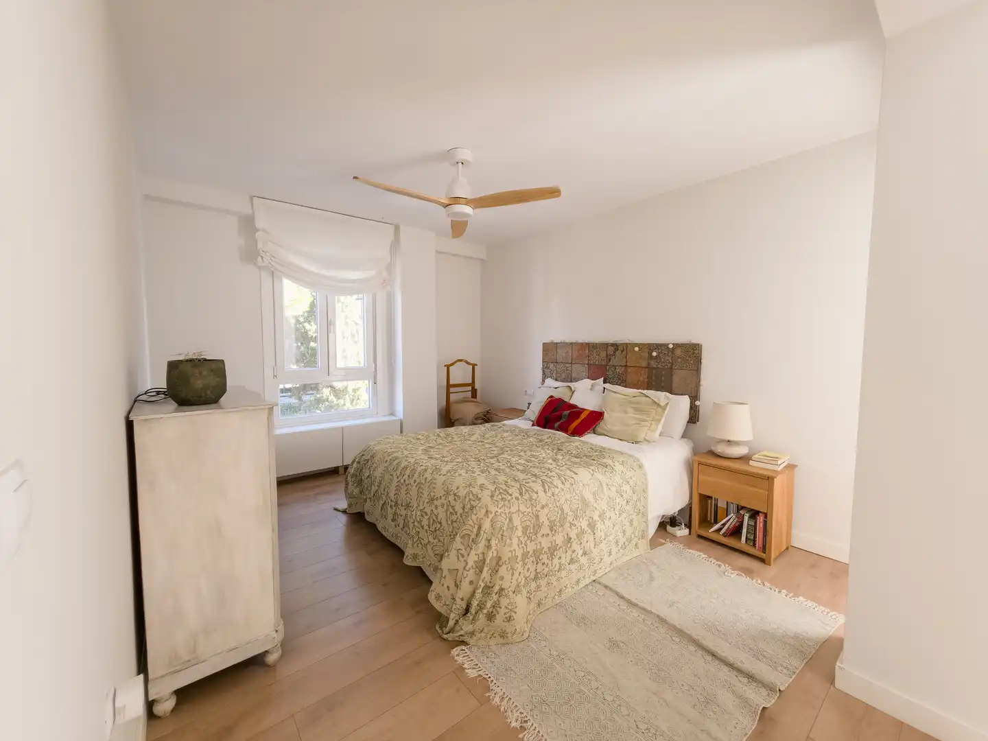 Bedroom of Apartments for sale in Sevilla  with Air Conditioner and Terrace