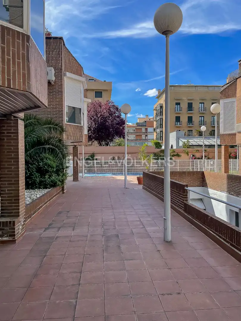 Piscina de Pis de lloguer en Madrid amb Aire condicionat, Calefacció i Jardí privat